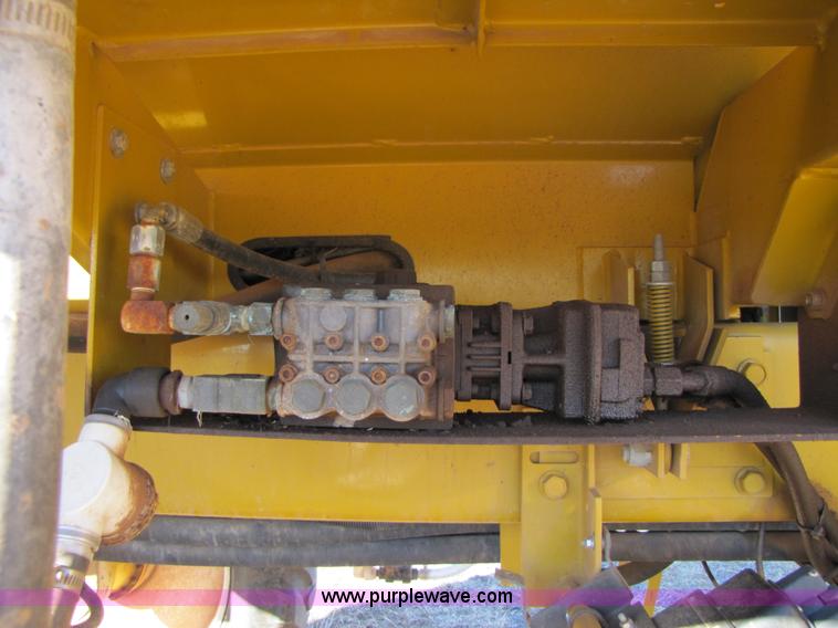 image for item B2197 1998 Ag-Chem RoGator 854 sprayer