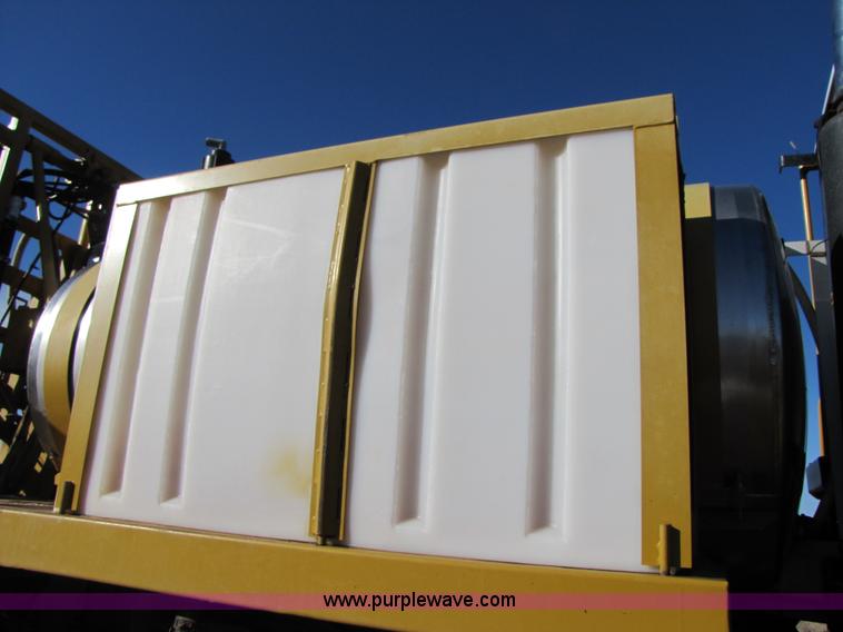 image for item B2197 1998 Ag-Chem RoGator 854 sprayer