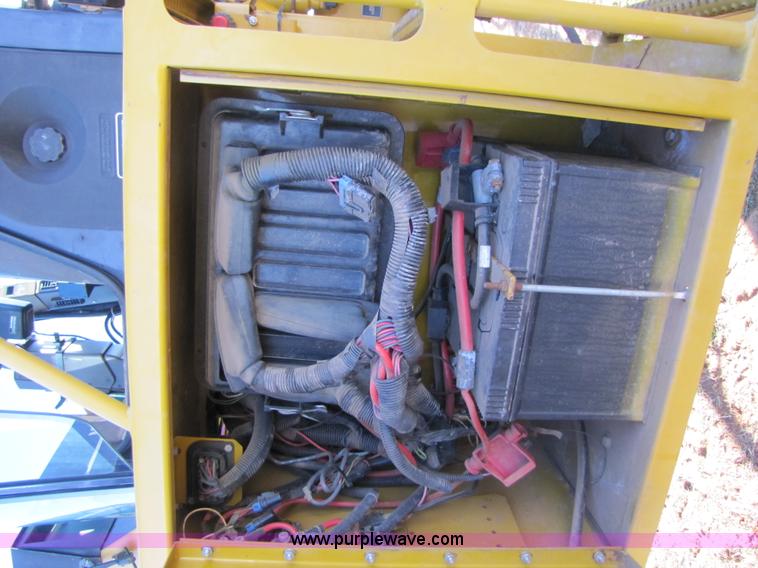 image for item B2197 1998 Ag-Chem RoGator 854 sprayer