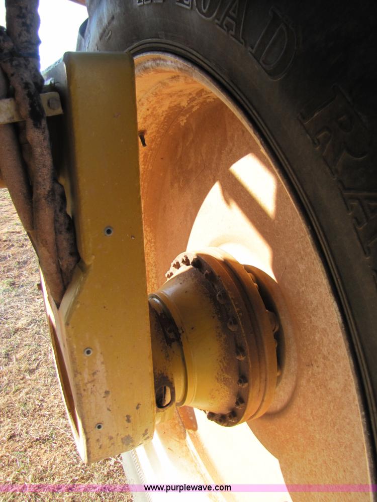 image for item B2197 1998 Ag-Chem RoGator 854 sprayer