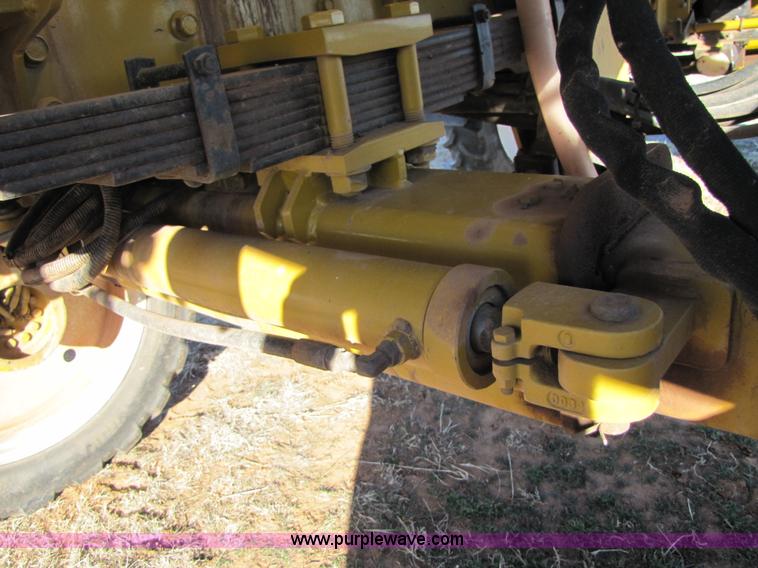 image for item B2197 1998 Ag-Chem RoGator 854 sprayer