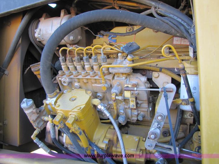 image for item B2197 1998 Ag-Chem RoGator 854 sprayer