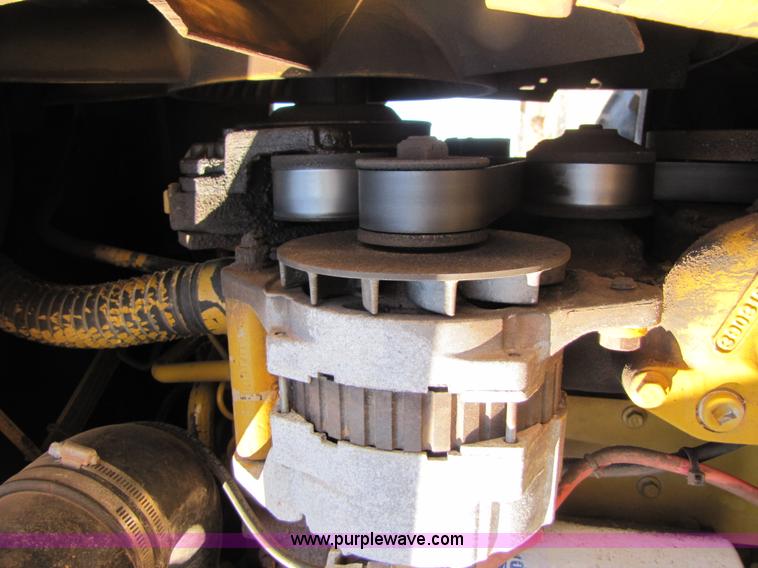 image for item B2197 1998 Ag-Chem RoGator 854 sprayer