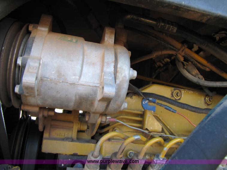 image for item B2197 1998 Ag-Chem RoGator 854 sprayer