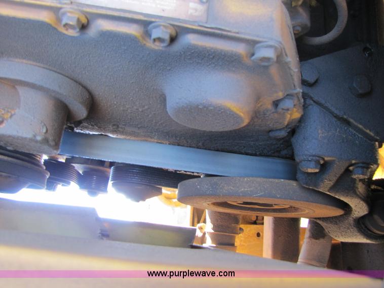 image for item B2197 1998 Ag-Chem RoGator 854 sprayer