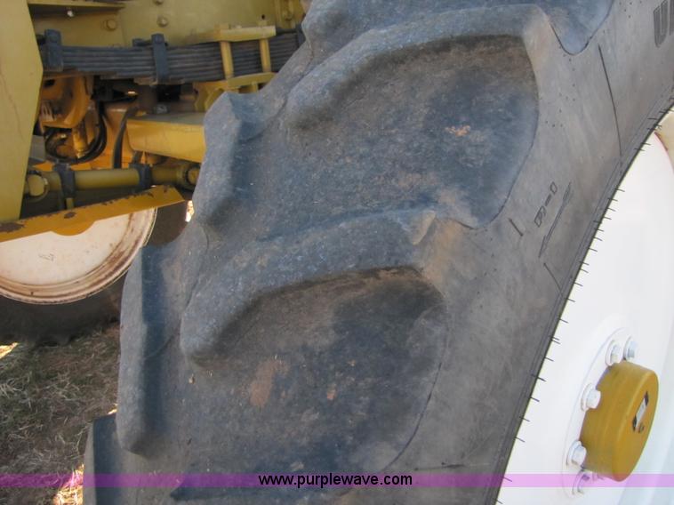 image for item B2197 1998 Ag-Chem RoGator 854 sprayer