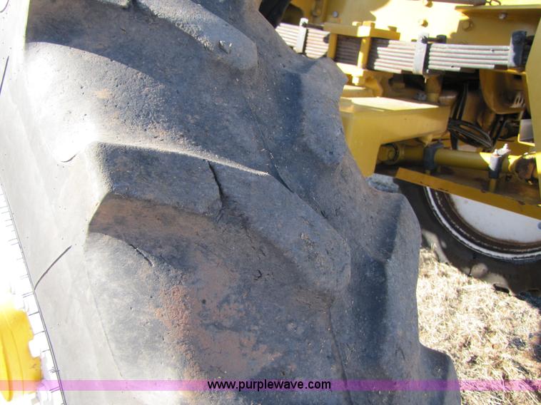 image for item B2197 1998 Ag-Chem RoGator 854 sprayer