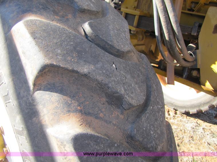 image for item B2197 1998 Ag-Chem RoGator 854 sprayer