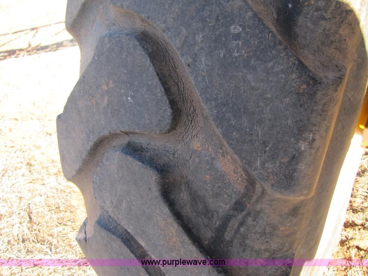 image for item B2197 1998 Ag-Chem RoGator 854 sprayer