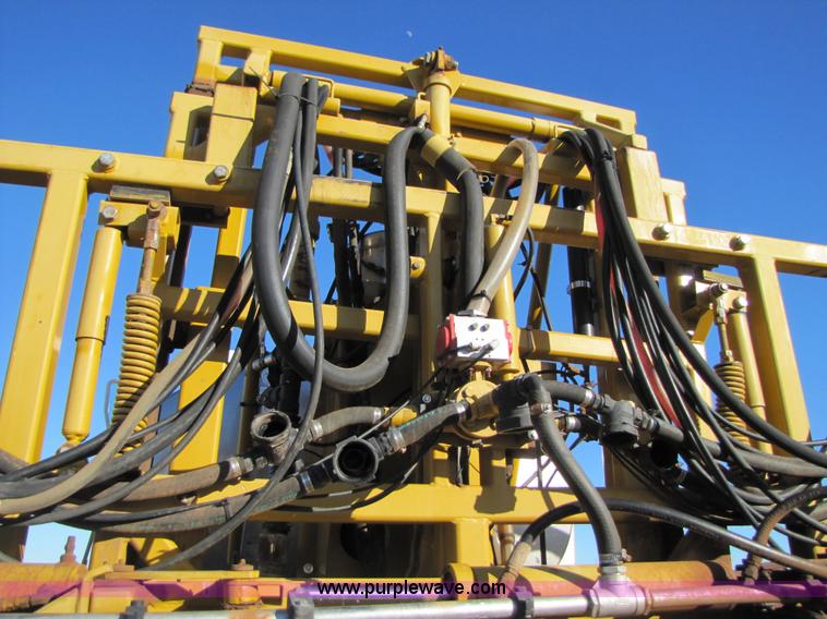 image for item B2197 1998 Ag-Chem RoGator 854 sprayer