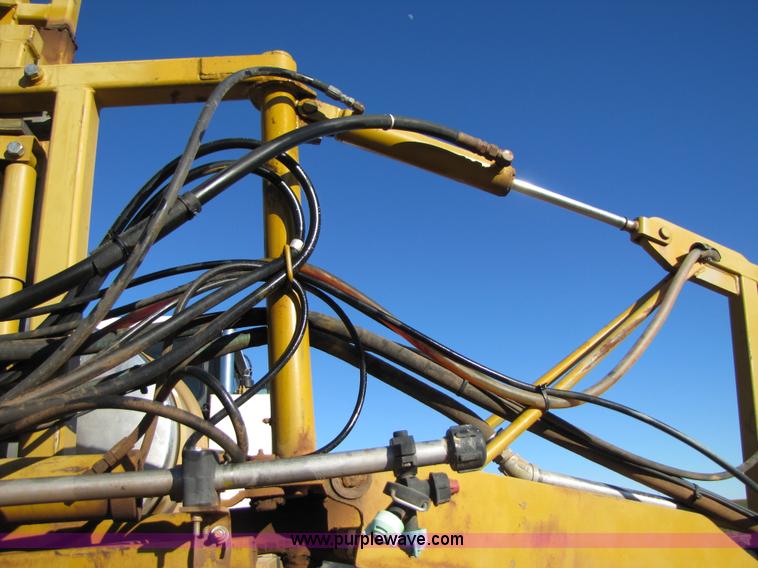 image for item B2197 1998 Ag-Chem RoGator 854 sprayer