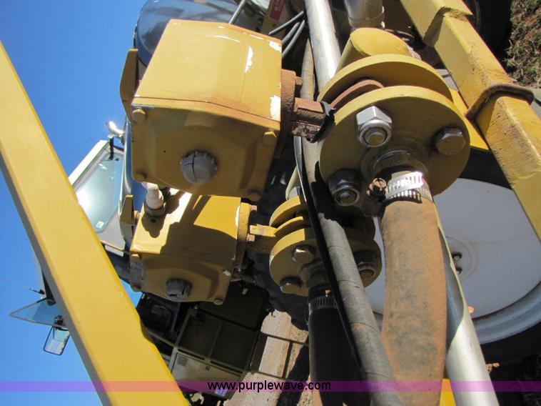 image for item B2197 1998 Ag-Chem RoGator 854 sprayer