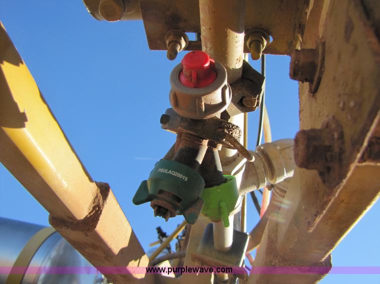 image for item B2197 1998 Ag-Chem RoGator 854 sprayer