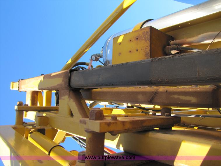 image for item B2197 1998 Ag-Chem RoGator 854 sprayer