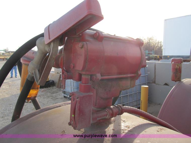 image for item B2600 500 gallon fuel tank