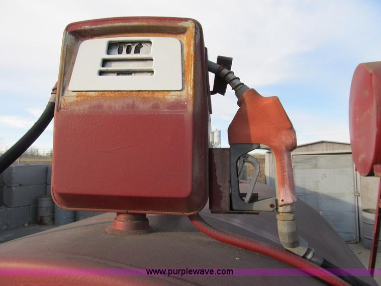 image for item B2602 1,000 gallon fuel tank