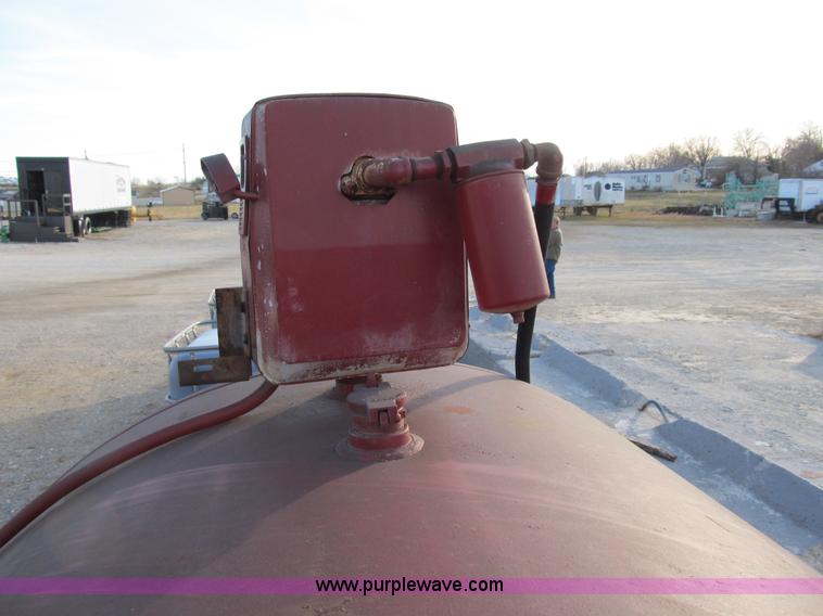 image for item B2602 1,000 gallon fuel tank