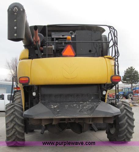 image for item B5093 2006 New Holland CR970 twin rotor combine