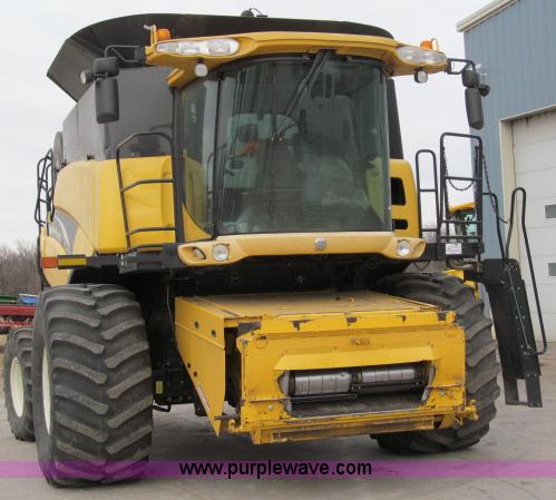image for item B5093 2006 New Holland CR970 twin rotor combine