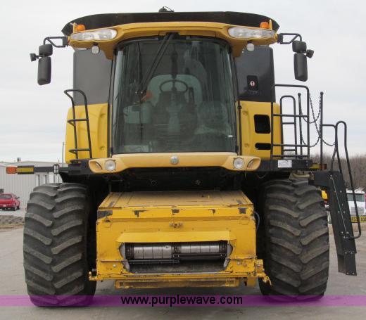 image for item B5093 2006 New Holland CR970 twin rotor combine