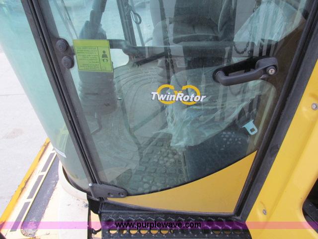 image for item B5093 2006 New Holland CR970 twin rotor combine