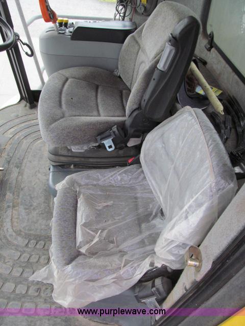 image for item B5093 2006 New Holland CR970 twin rotor combine