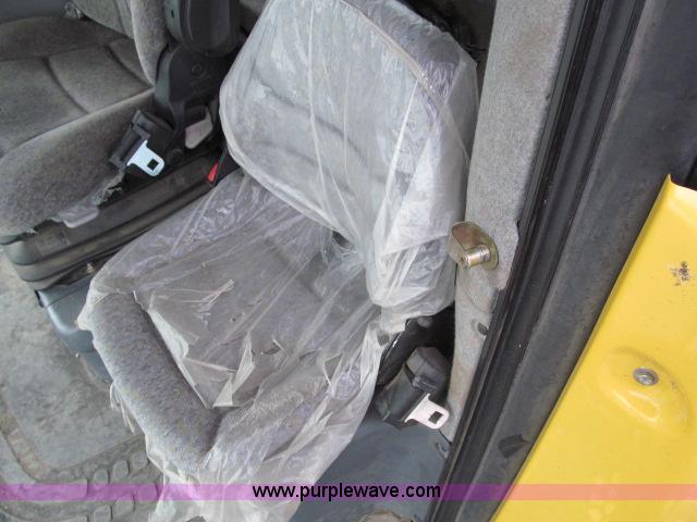 image for item B5093 2006 New Holland CR970 twin rotor combine