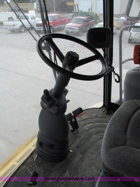 image for item B5093 2006 New Holland CR970 twin rotor combine