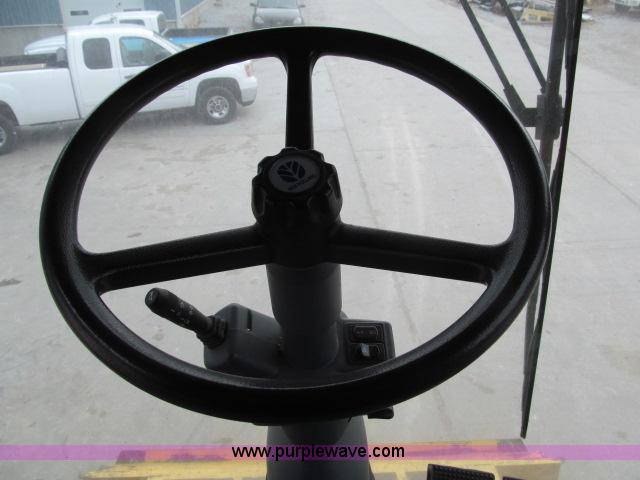 image for item B5093 2006 New Holland CR970 twin rotor combine