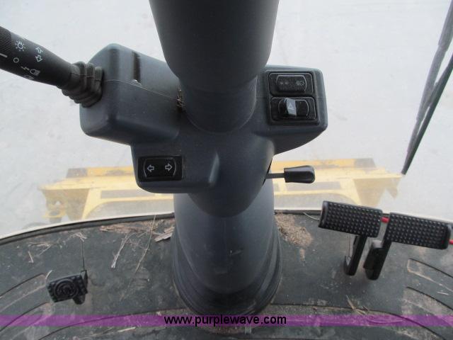 image for item B5093 2006 New Holland CR970 twin rotor combine