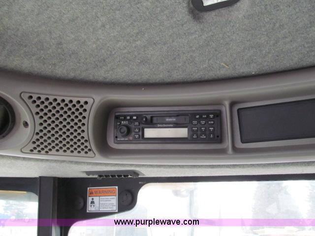 image for item B5093 2006 New Holland CR970 twin rotor combine