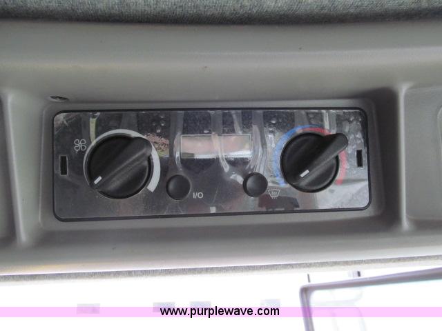 image for item B5093 2006 New Holland CR970 twin rotor combine