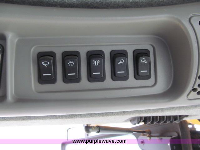 image for item B5093 2006 New Holland CR970 twin rotor combine