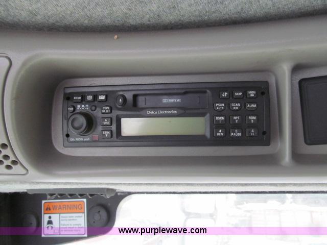 image for item B5093 2006 New Holland CR970 twin rotor combine