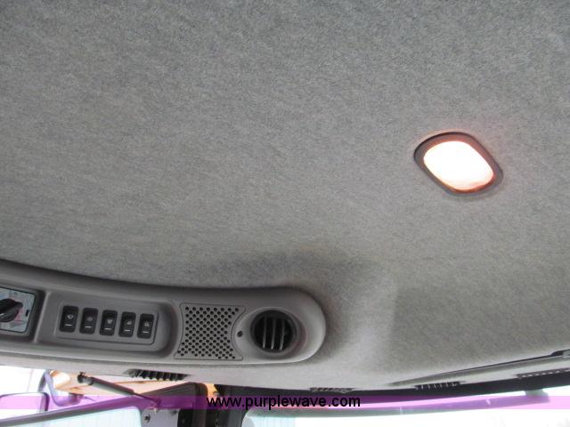 image for item B5093 2006 New Holland CR970 twin rotor combine