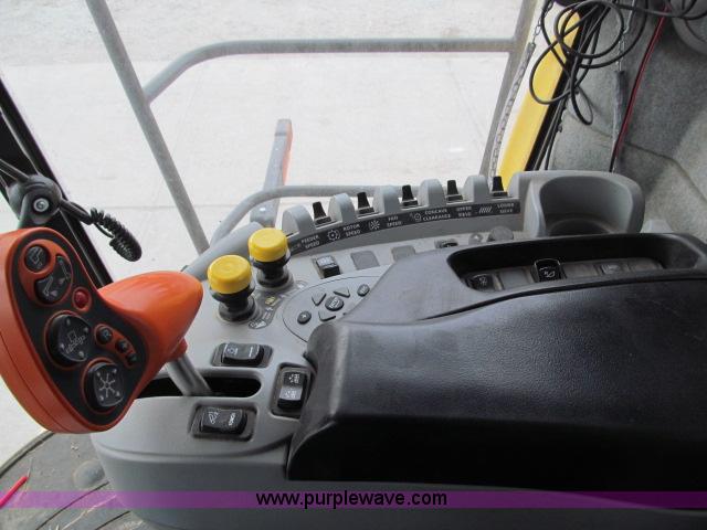 image for item B5093 2006 New Holland CR970 twin rotor combine