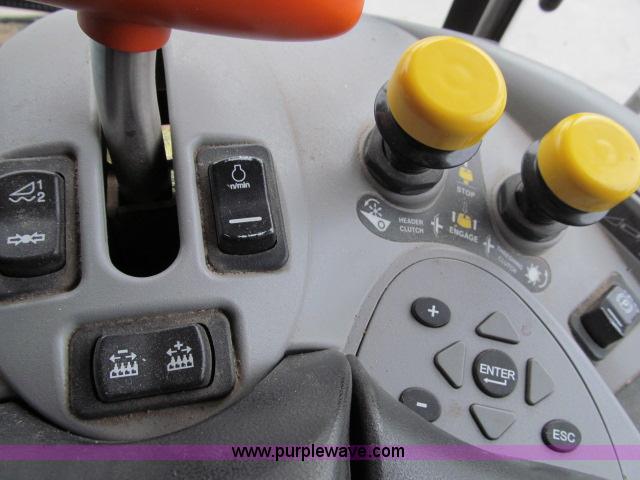 image for item B5093 2006 New Holland CR970 twin rotor combine