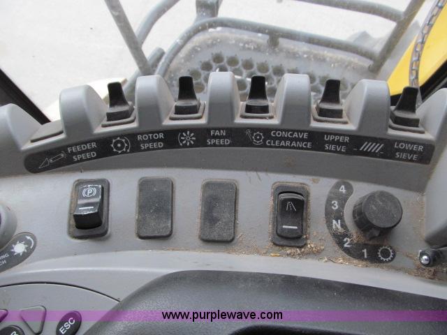 image for item B5093 2006 New Holland CR970 twin rotor combine