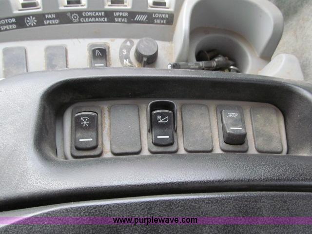 image for item B5093 2006 New Holland CR970 twin rotor combine