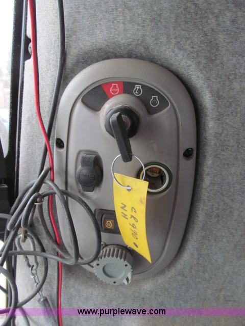 image for item B5093 2006 New Holland CR970 twin rotor combine