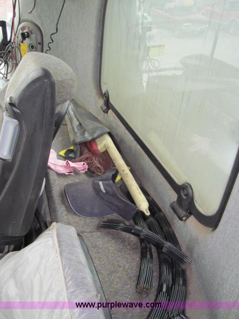 image for item B5093 2006 New Holland CR970 twin rotor combine