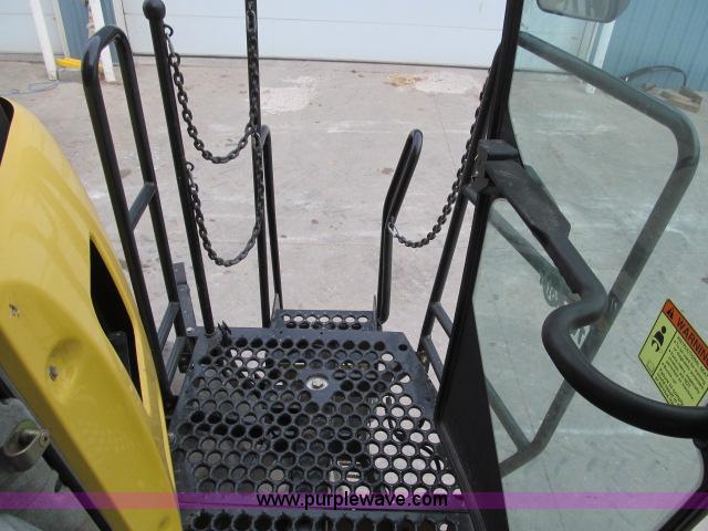 image for item B5093 2006 New Holland CR970 twin rotor combine