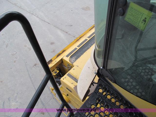 image for item B5093 2006 New Holland CR970 twin rotor combine