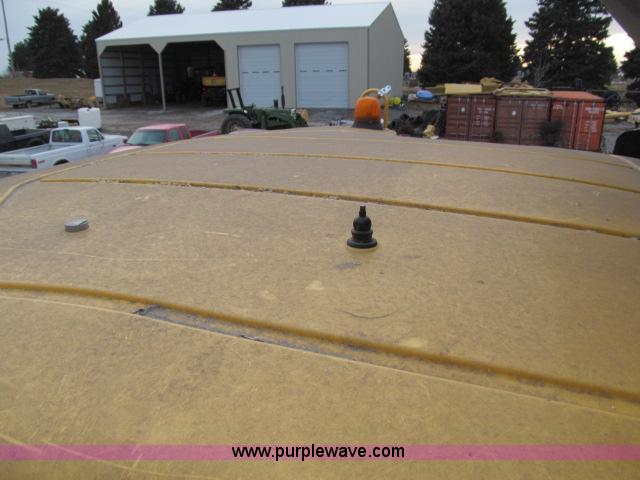 image for item B5093 2006 New Holland CR970 twin rotor combine