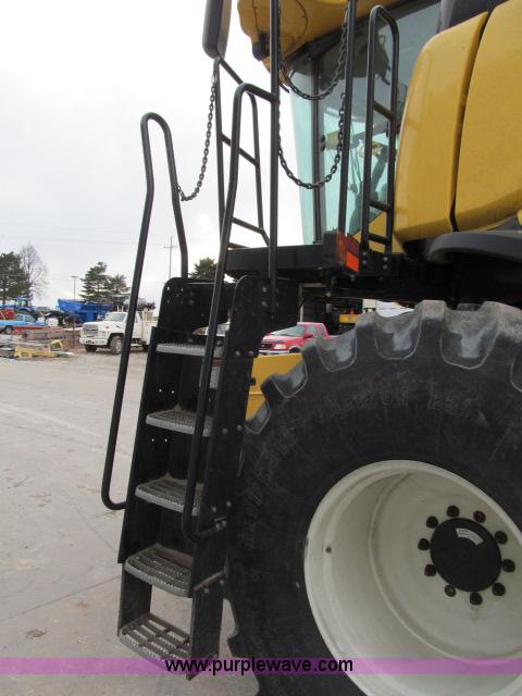 image for item B5093 2006 New Holland CR970 twin rotor combine