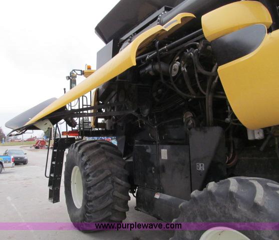 image for item B5093 2006 New Holland CR970 twin rotor combine