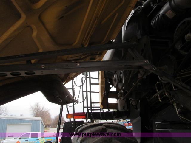 image for item B5093 2006 New Holland CR970 twin rotor combine