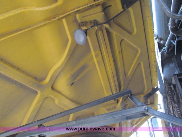 image for item B5093 2006 New Holland CR970 twin rotor combine