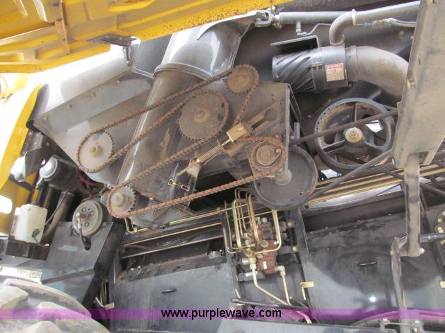 image for item B5093 2006 New Holland CR970 twin rotor combine