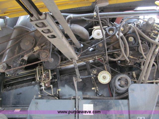 image for item B5093 2006 New Holland CR970 twin rotor combine